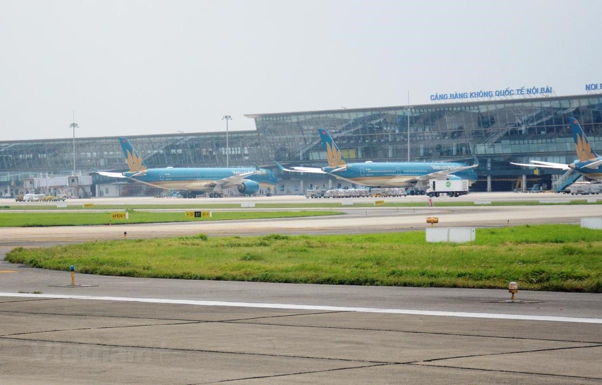 Noi Bai airport’s upgraded runway and taxiways back to service