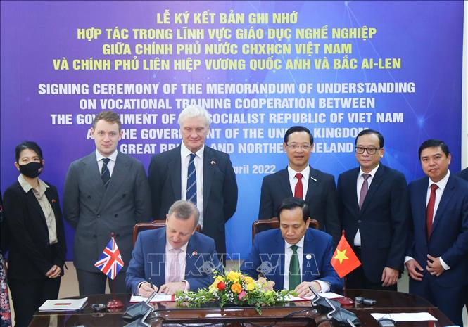 Vietnam joins hands with UK to boost vocational training