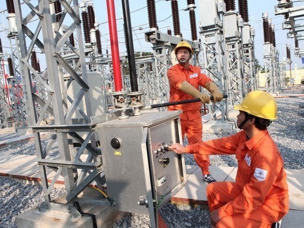 Vietnam energizes 220kV transmission line to import electricity from Laos