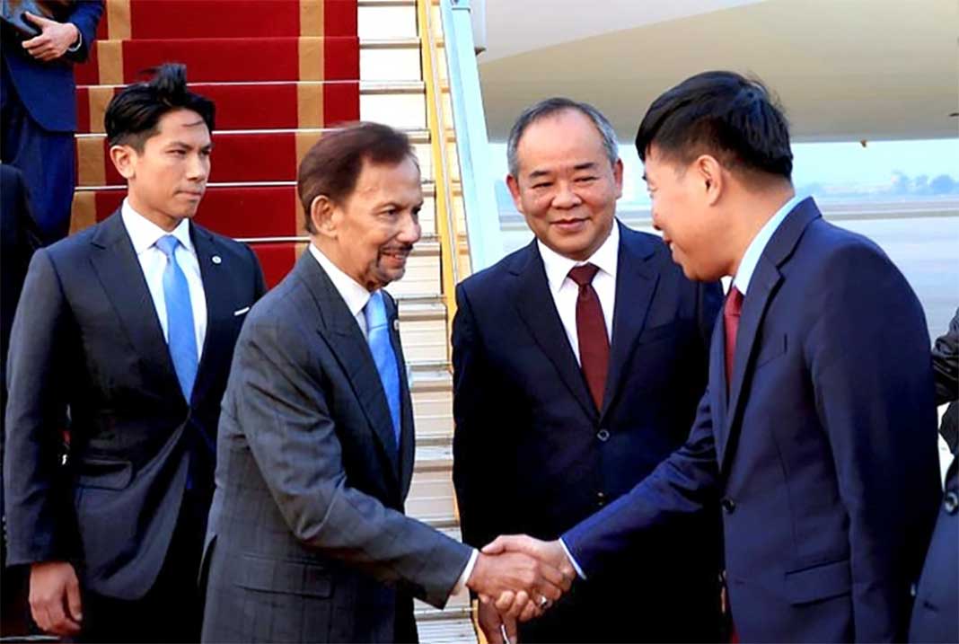Brunei’s Sultan starts state visit to Vietnam