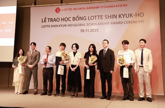 Lotte Foundation grants scholarships to 50 Vietnamese students