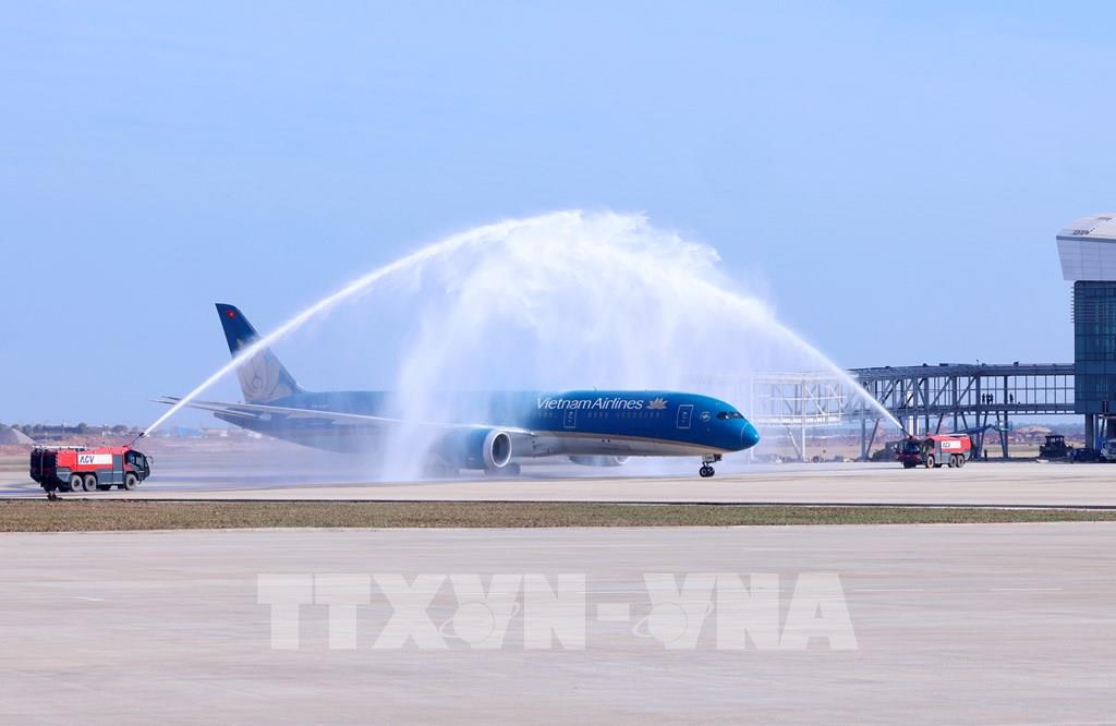 First passenger flight lands at Long Thanh international airport