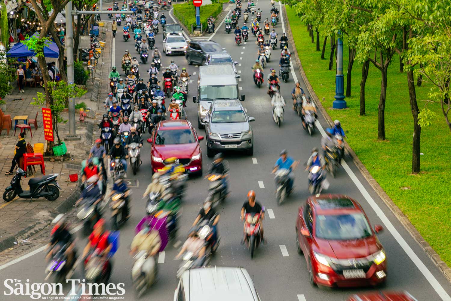 HCMC expands green transport plan to taxis, ride-hailing, and private vehicles