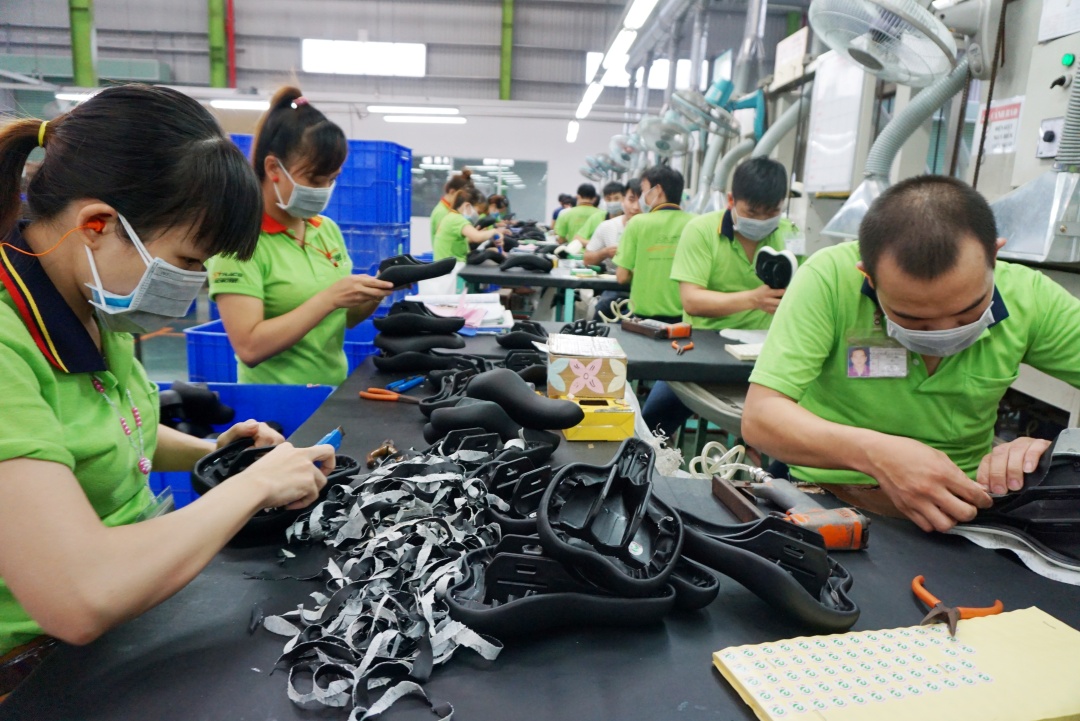 Vietnam enters top 15 global traders as import-export turnover tops US$920 billion