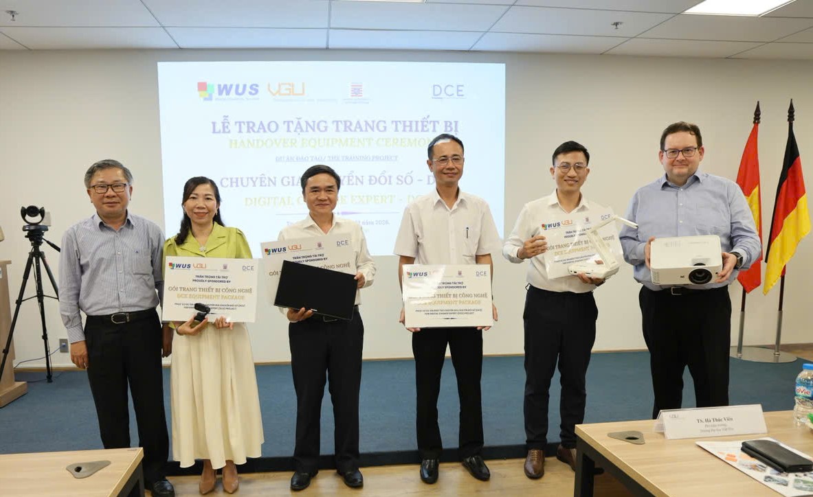 HCMC delivers VND800 million in digital equipment to 12 vocational schools