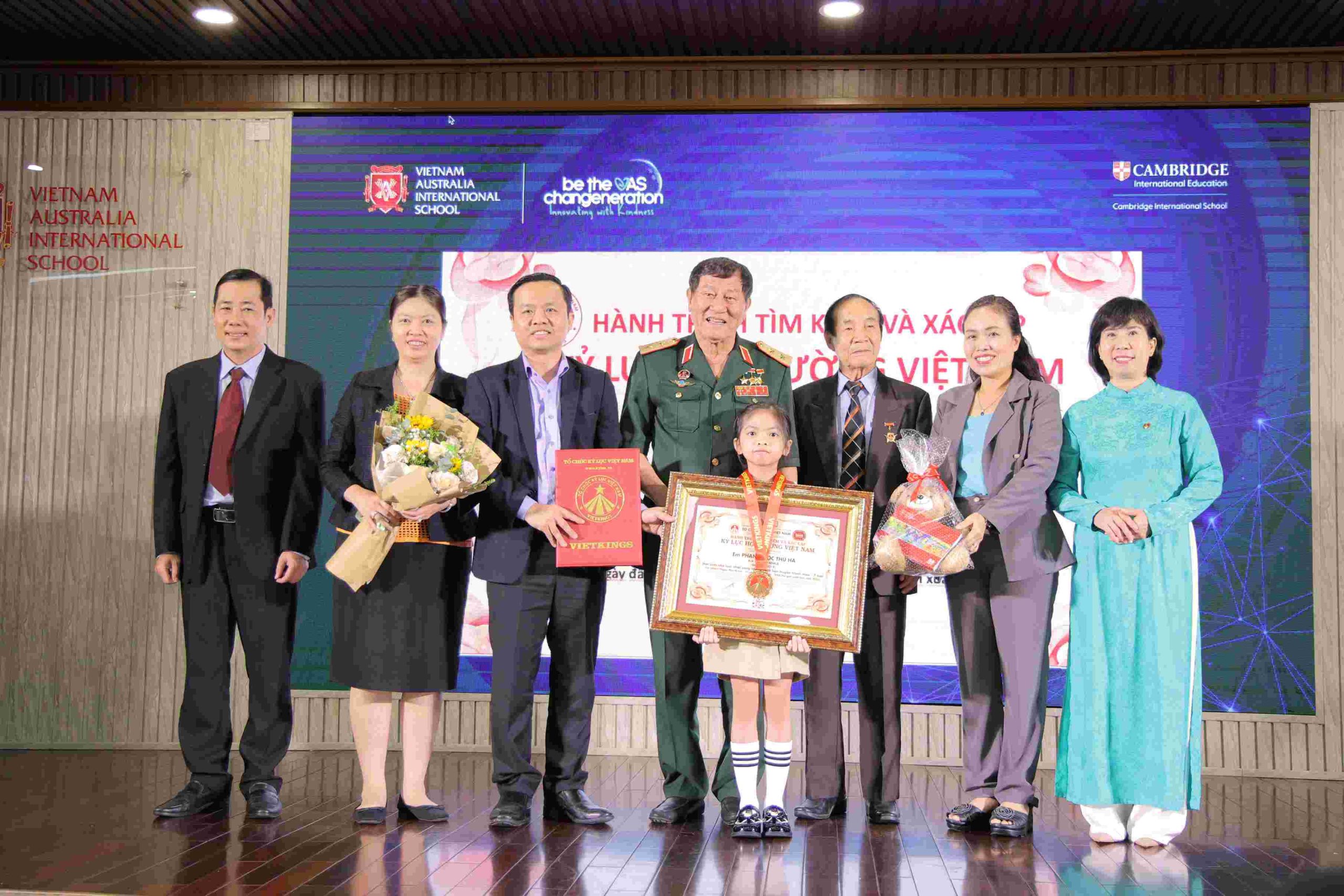 Hero Pham Tuan presents national record to 7-year-old VAS student for publishing full-color comic book