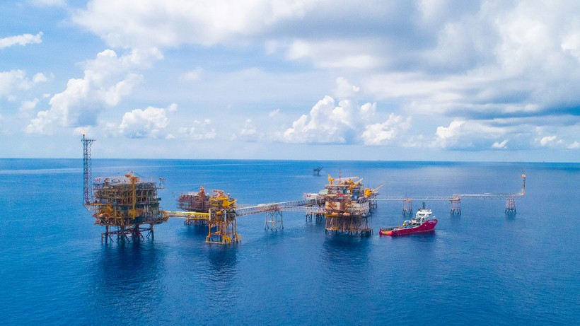 Vietnam confirms offshore oil find with large potential