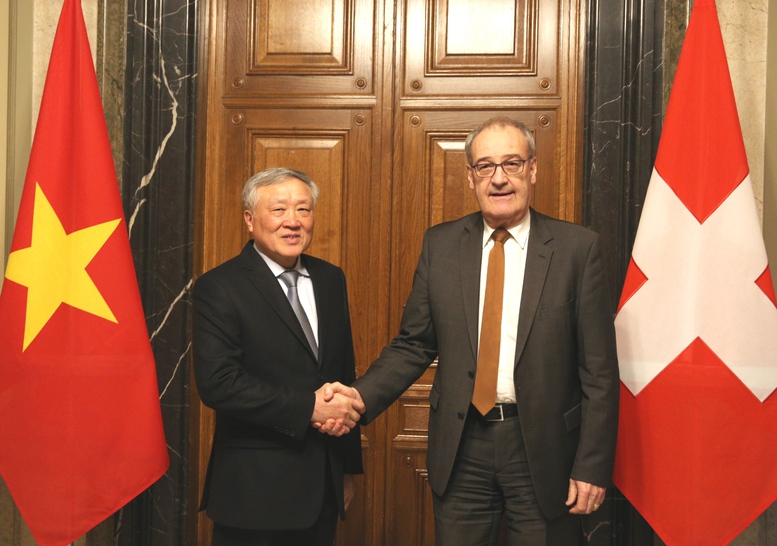 Vietnam seeks cooperation with Switzerland in developing international financial center