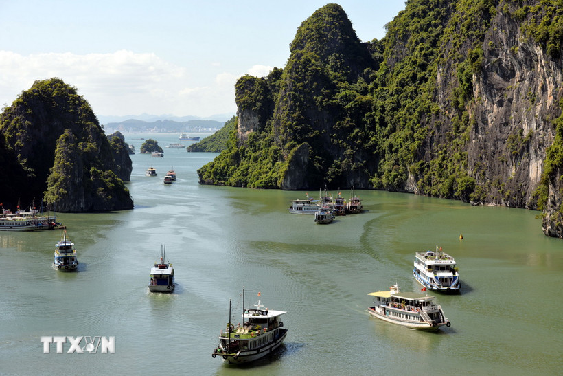 Vietnam bans new wooden-hulled vessels for overnight tourism on inland waterways