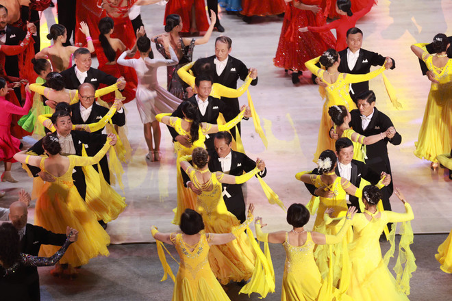 The tango performed by 500 dancers in Hanoi