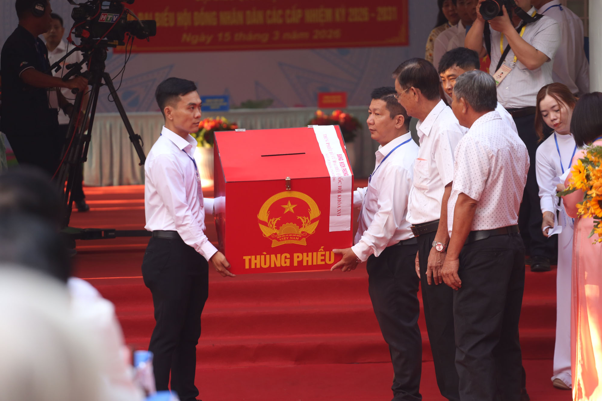 Election day through the lens