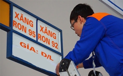 Vietnam revises up threshold for immediate fuel price adjustment