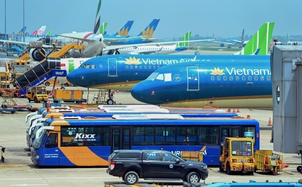 Vietnamese, foreign airlines to cut flights, impose fuel surcharges