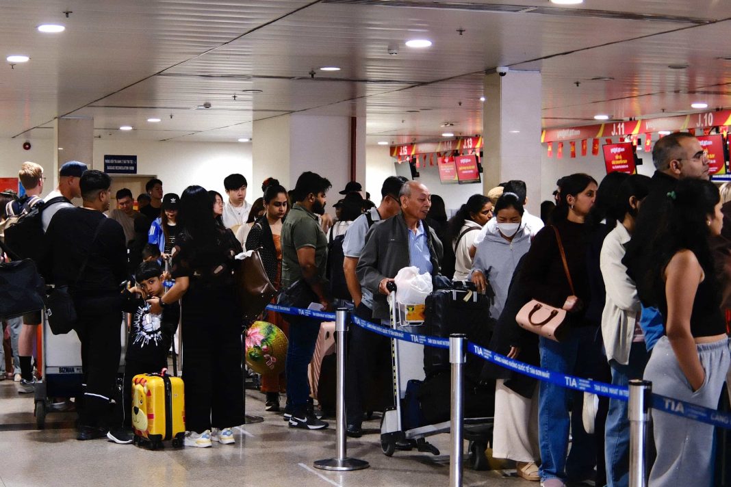 Vietnam aviation sector seeks measures as jet fuel prices triple