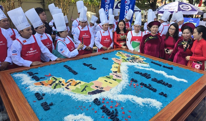 Vietnam sets record with 600-kg sticky rice map