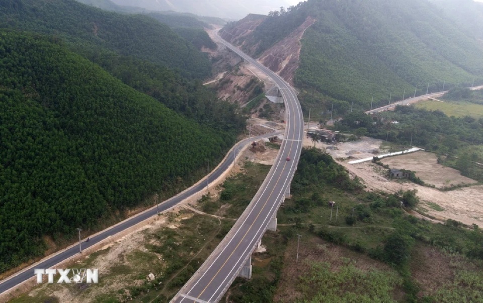 Over 160km of expressway to open in central Vietnam on April 29