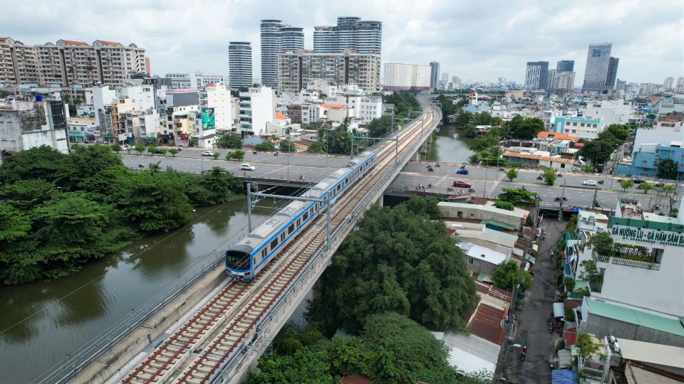 Vietnam targets over 30 airports, 25 railway lines by 2050