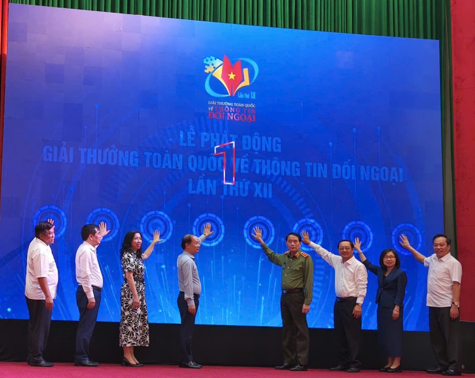 Vietnam launches national external information awards