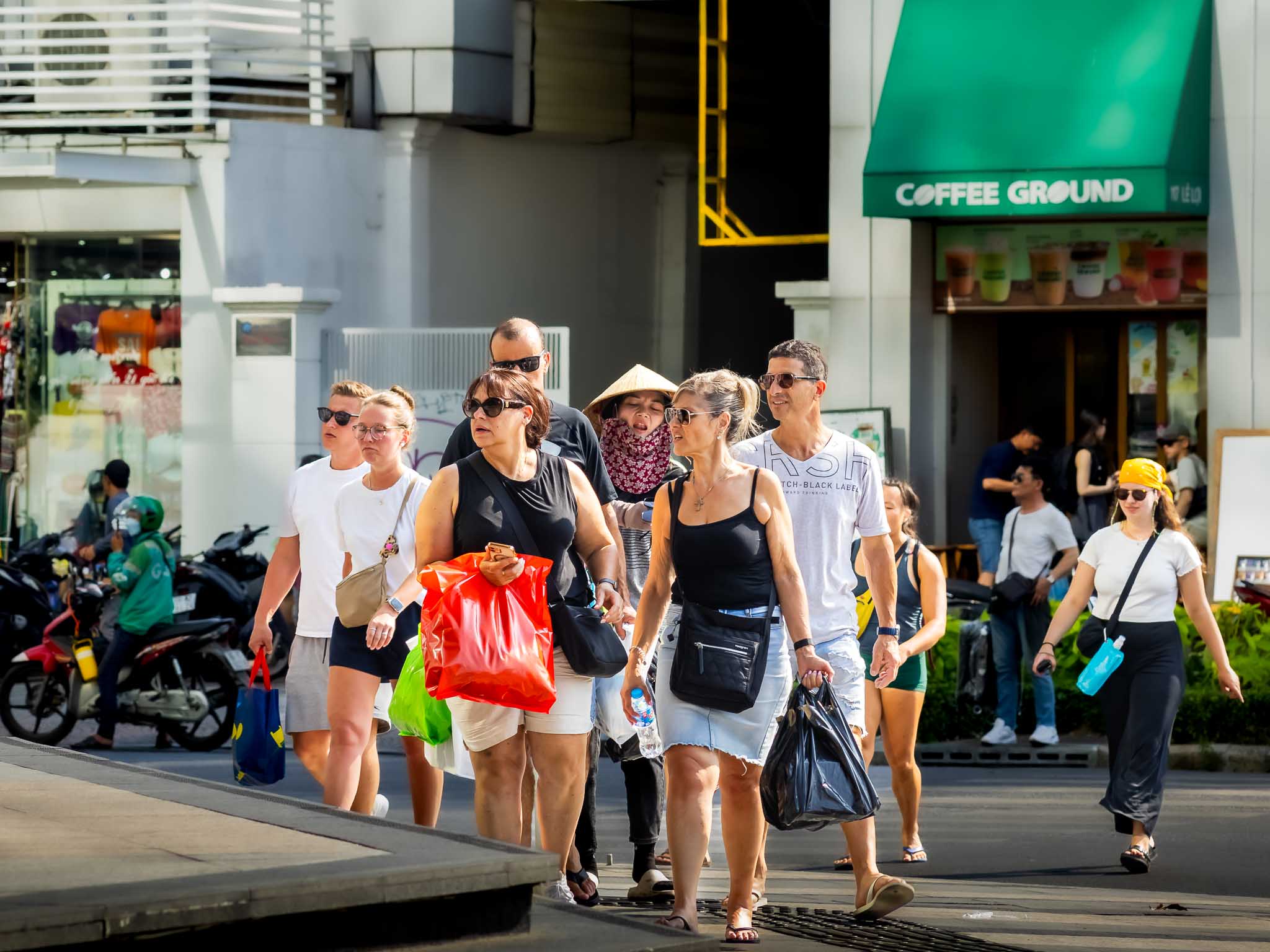 Vietnam welcomes 8.8 million foreign visitors in Jan-Apr